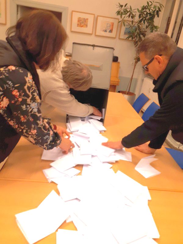 Auszählung von Stimmen bei eine Wahl